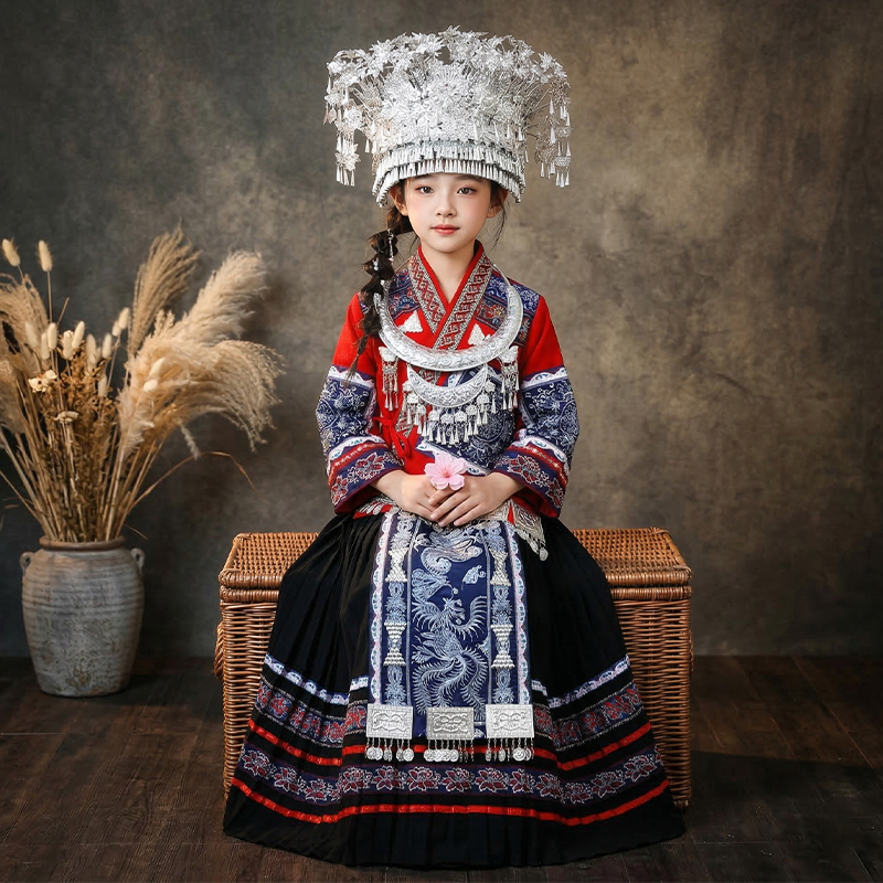 Miao Ethnic Clothing for Girls, Children, and Women from the 56 Minority Groups, Including Hui, Zhuang, and Miao Ethnic Groups Miao Ethnic Clothing for Girls, Children, and Women from the 56 Minority Groups, Including Hui, Zhuang, and Miao Ethnic Groups