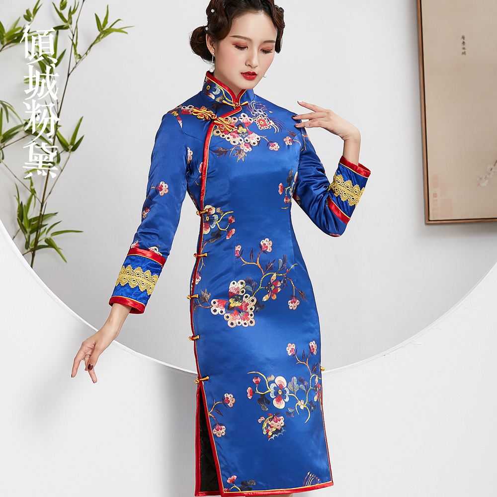 Silk quilted cheongsam, elegant long dress for mother, 2021 collection Silk quilted cheongsam, elegant long dress for mother, 2021 collection