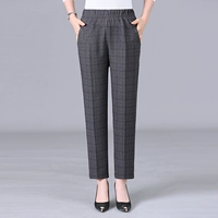 Темно -серой