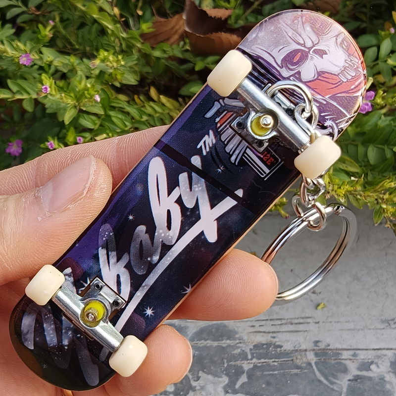 Plastic Finger Skateboard Keychain Ring Chain Fingertip Mini Four-Wheel Double-Curved Small Skateboard Educational Toy for Men and Women Bag Pendant