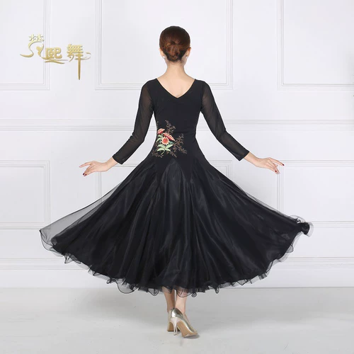 Платье, длинная юбка, спортивная одежда, облегающий крой