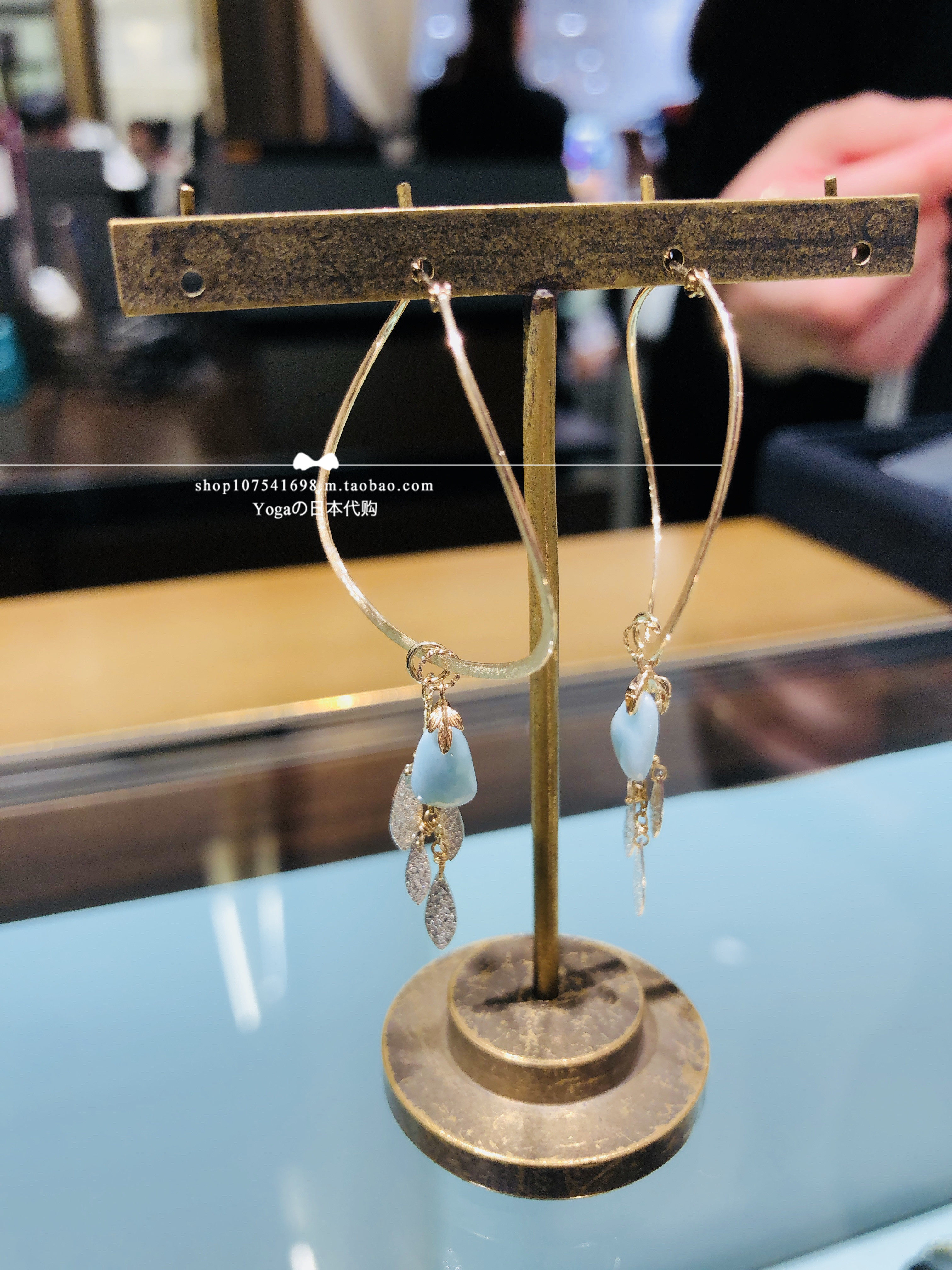 Japan direct Mail agete 10k irregular earrings with Larima leaf gold flake drop earrings