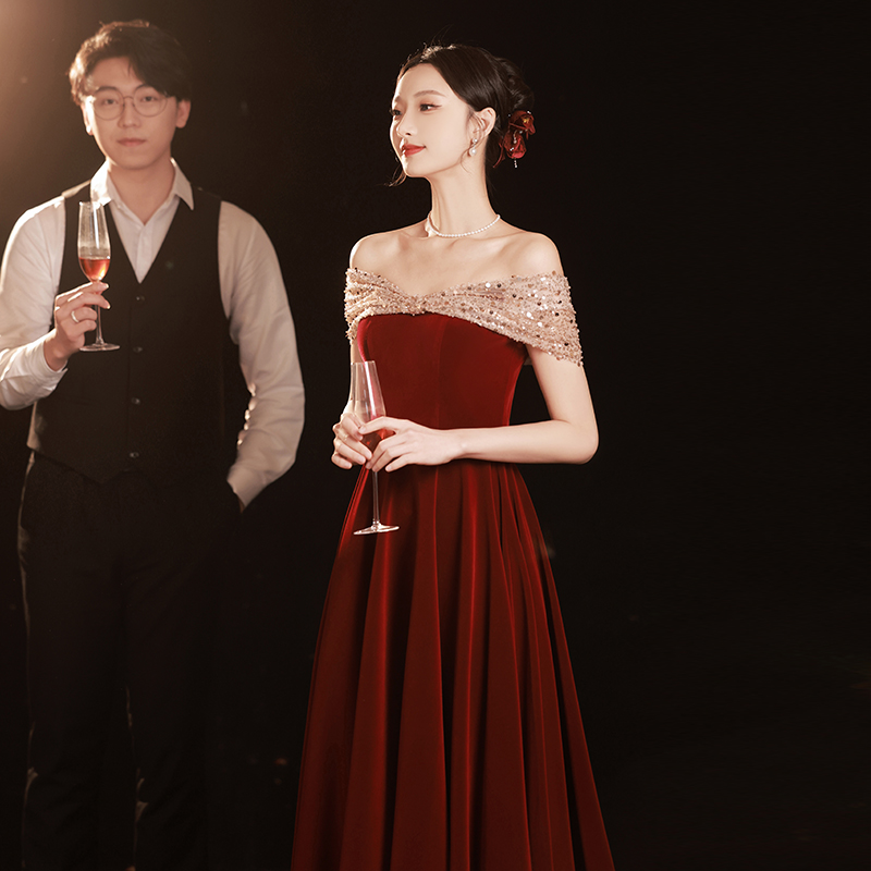 Red colored advanced evening dress, summer skirt, high-quality style, open shoulders