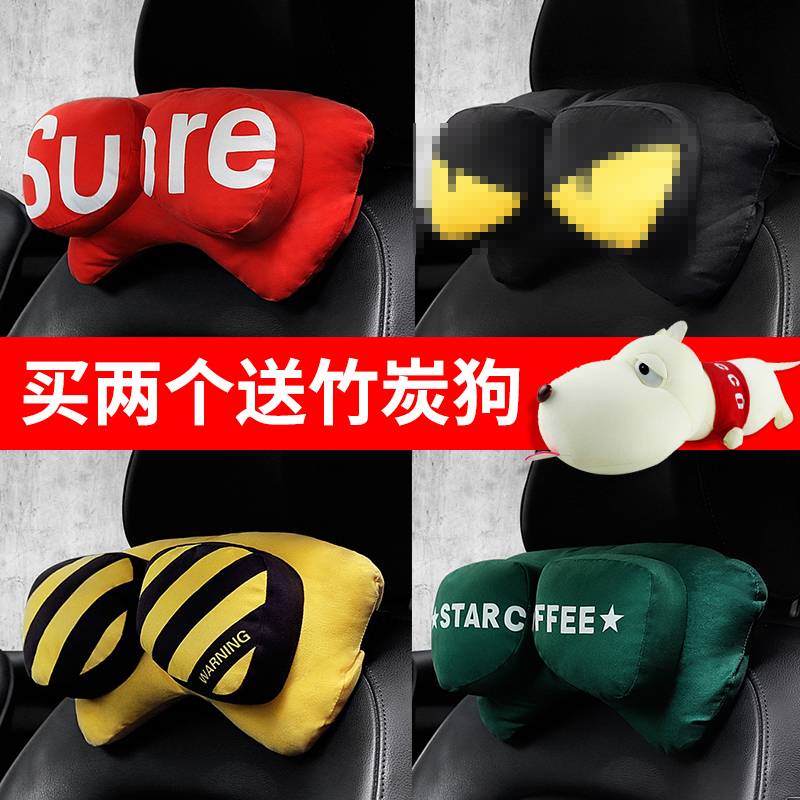 Car pillow leaning against a pillow waist leans against a pair of adorable saddle pads for vehicular cervical spine in-car supplies for neck pillow individuality