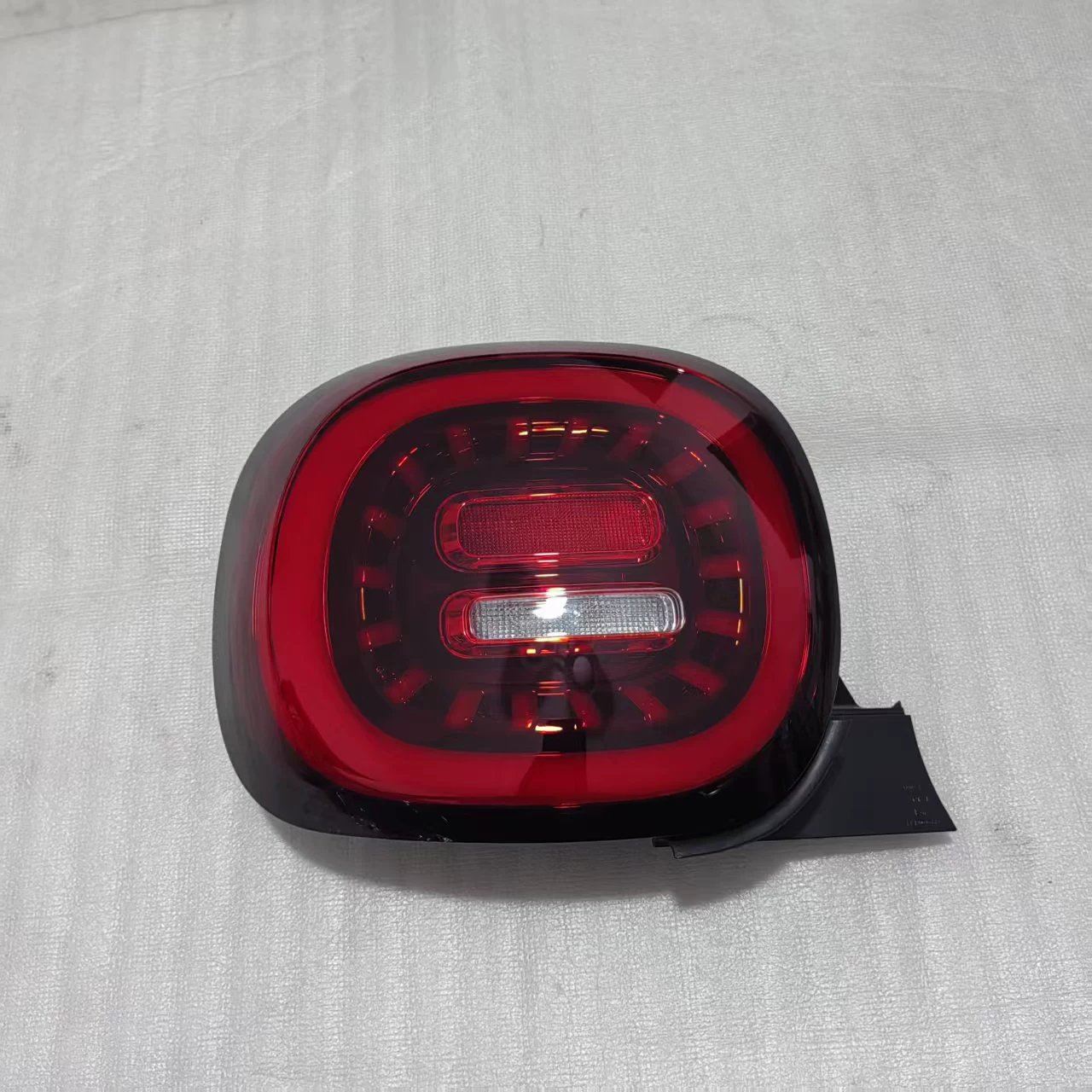 JAC New Energy Yttrium 3 антиколлизионная задняя фара rear taillight assembly слева и справа задние фонари указатели поворотников тормозные огни оригинальные