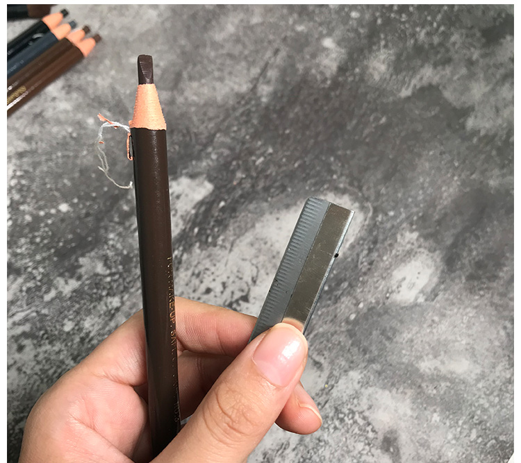 4 gậy Studio nghệ sĩ trang điểm đặc biệt màu đỏ Hengsi kéo dòng bút chì lông mày không thấm nước và mồ hôi không đánh dấu nữ kéo dài - Bút chì lông mày / Bột / Stick các loại chì kẻ mày