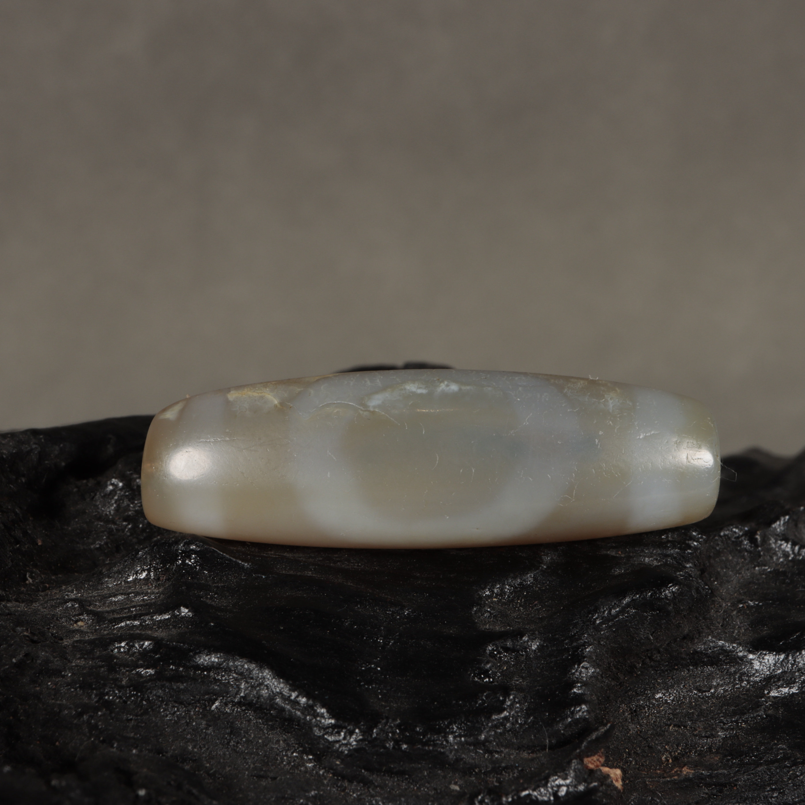 特价藏传包老千年至纯对眼两眼天珠嫩色精品传世老天珠高性价比