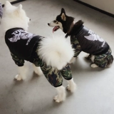 Собачья одежда средней большой собаки с четырьмя легливыми большими собаками Самоя Аляска Пограничная пружина плюс бархатная хлопчатобумажная куртка