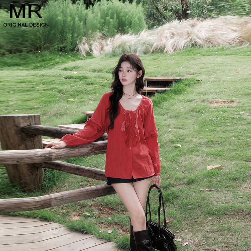 Red High-End Lace-Trimmed Long-Sleeve Shirt for Women, 2026 New Winter Style, Lazy Vacation Slimming V-Neck Top