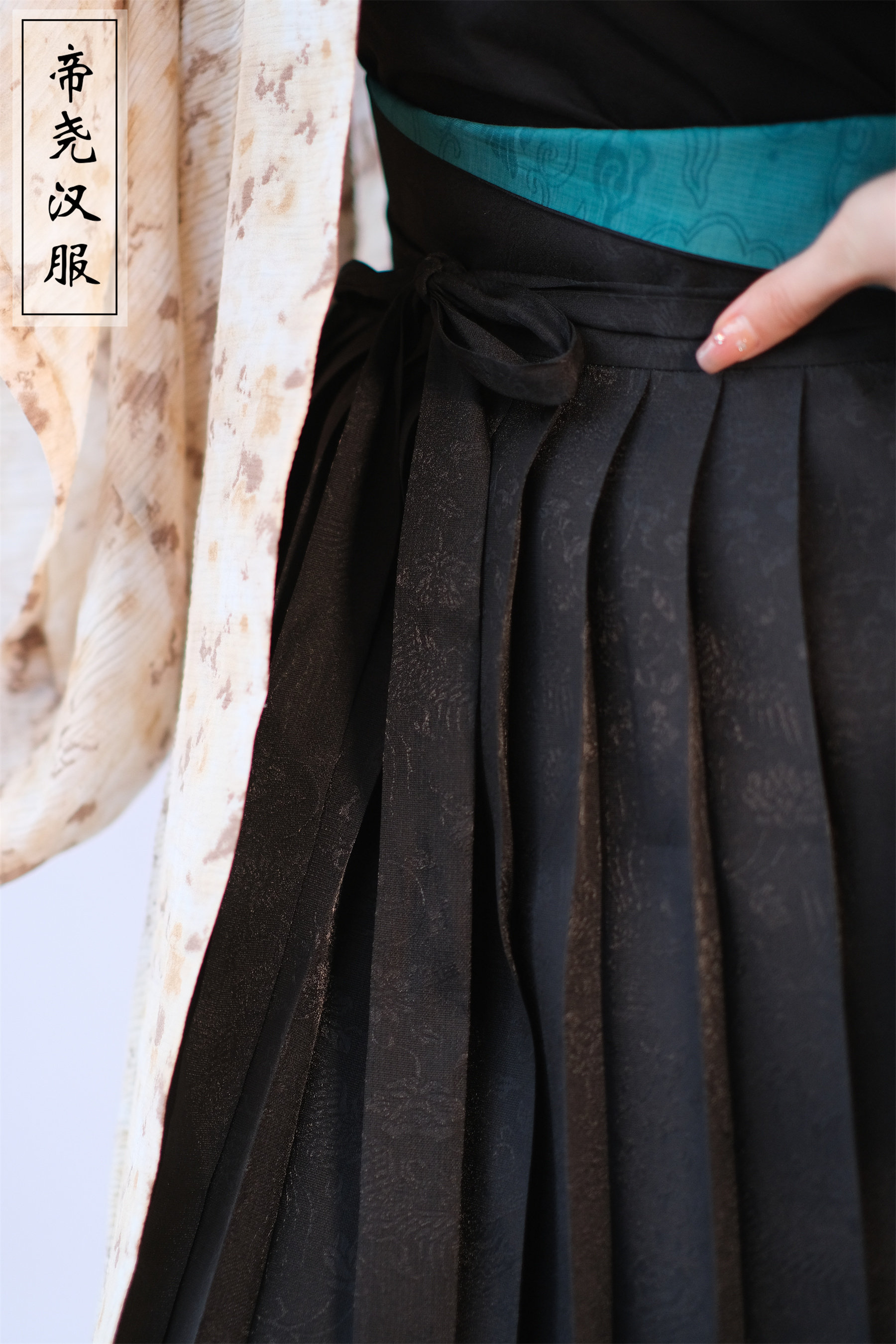 Старинное пальто 百褶裙【帝尧汉服】凤穿牡丹暗纹化纤吕细褶