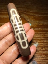 Man playing that accompanies the old-fashioned oily xiang xiong ggs chu beads