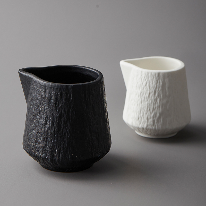 Mili Feng Steak Sauce Scarlet Black and White Ceramic Juice Cup Coffee Little Milk Pot Coffee Coffee and Coffee Pot