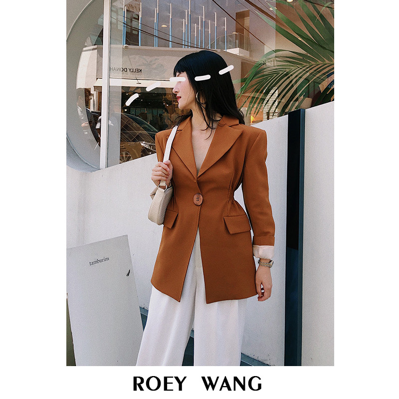 Roey WANG niche design sensitive wooden button suit coat woman to take a slim casual suit