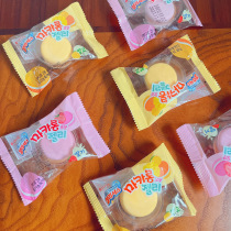 Lotte macaron fudge three layer fudge Q pop delicious mango strawberry flavor three color 28g snack fruit fruit