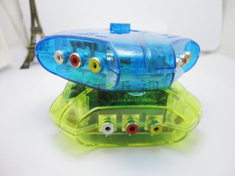 TV red, white and yellow interface expansion audio and video AV switcher set-top box DVD sharing AV three cut one wire