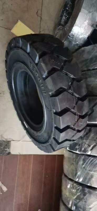 Old Style Pile High Machine Tire 900-166 Tons Pile High Machine Rear Wheel Pile High Machine Tire 900-16 Tires