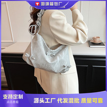 Korean style pleated portable large-capacity dumpling bag for women 224 summer new fashion versatile underarm shoulder commuting bag