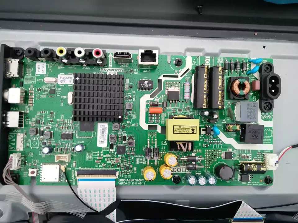 Original Skyworth 32X6 motherboard 5800-A8S470-0P10 with screen SDL320HY