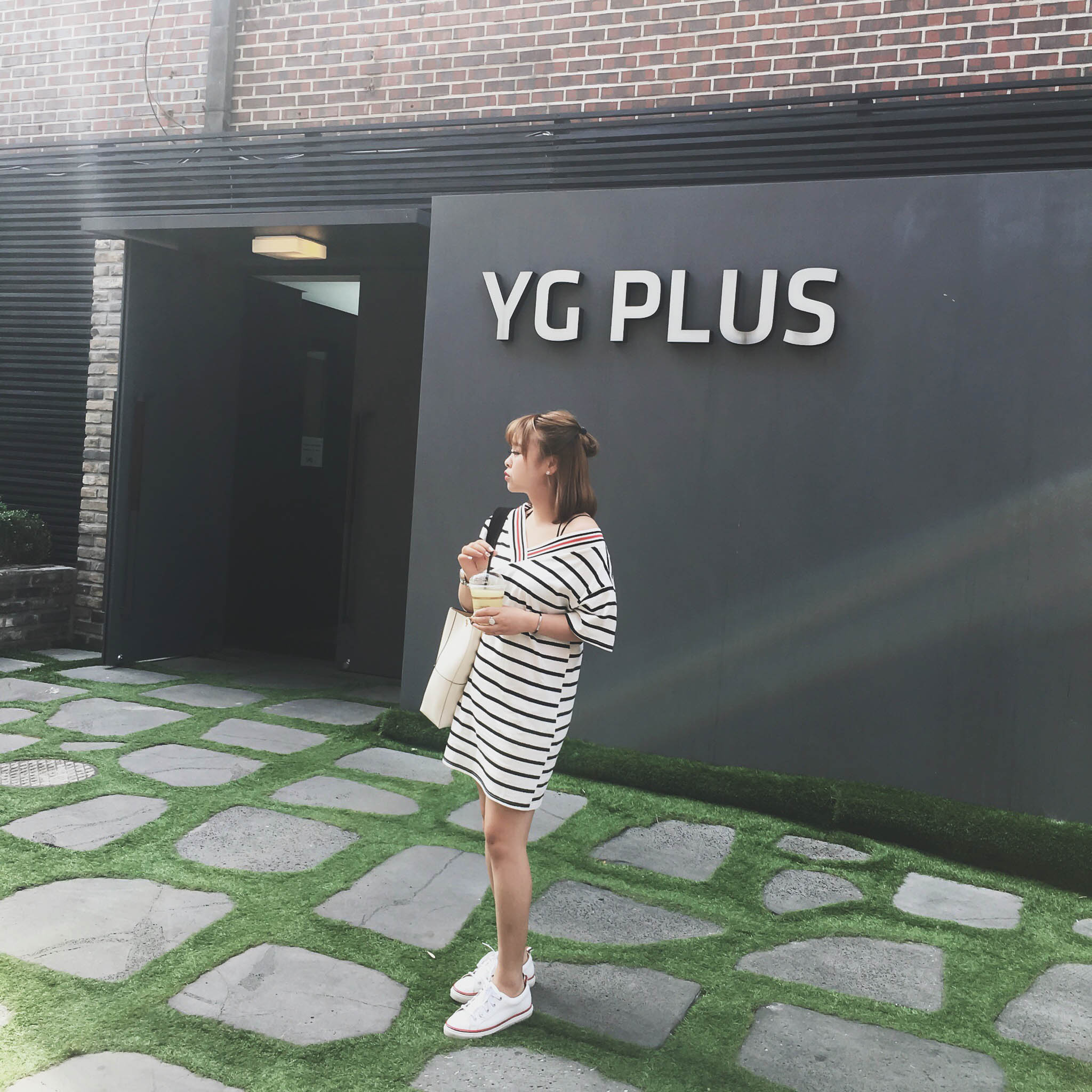 晶咕定制大V领露肩黑白条纹宽松显瘦连衣裙女装2017夏季新款韩版
