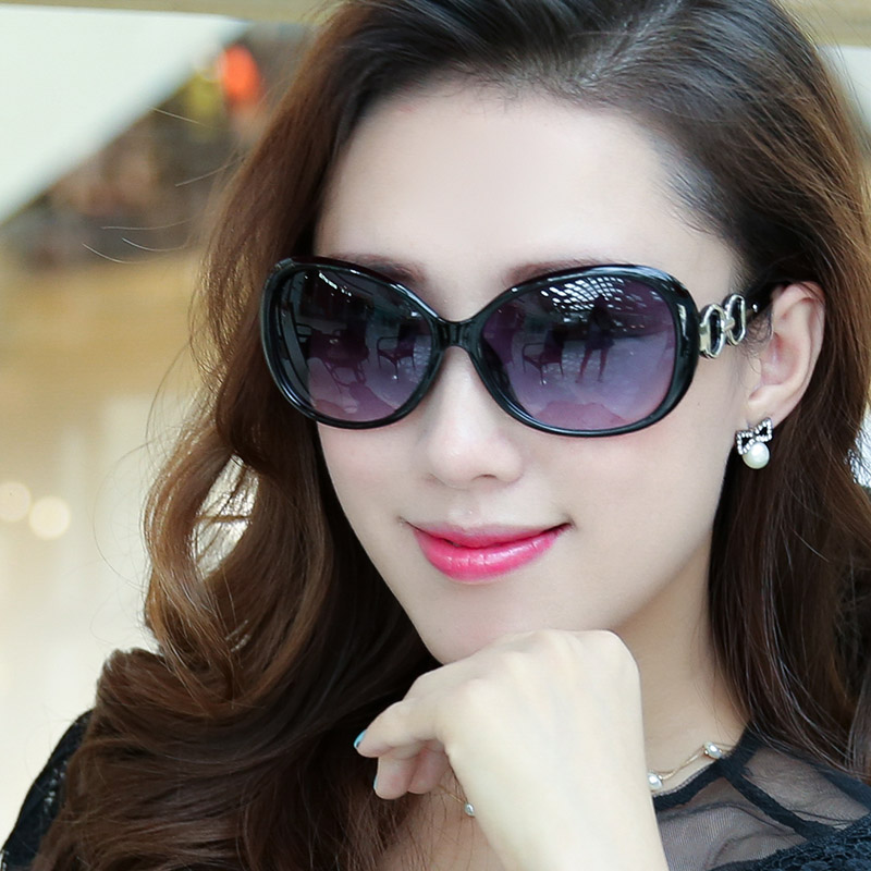 Sunglasses female summer seaside star 2021 new sunglasses glasses anti-UV strong light Korean version of the eye net red tide