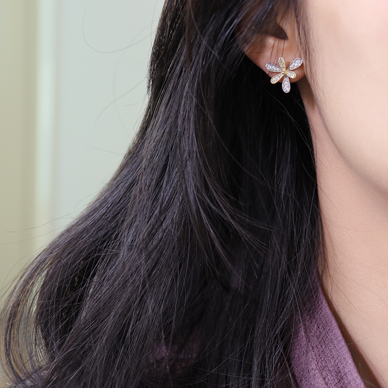 Fresh and small S925 silver needle flowers, a two-wear earrings, Mori super fairy French style, high-end niche earrings for women