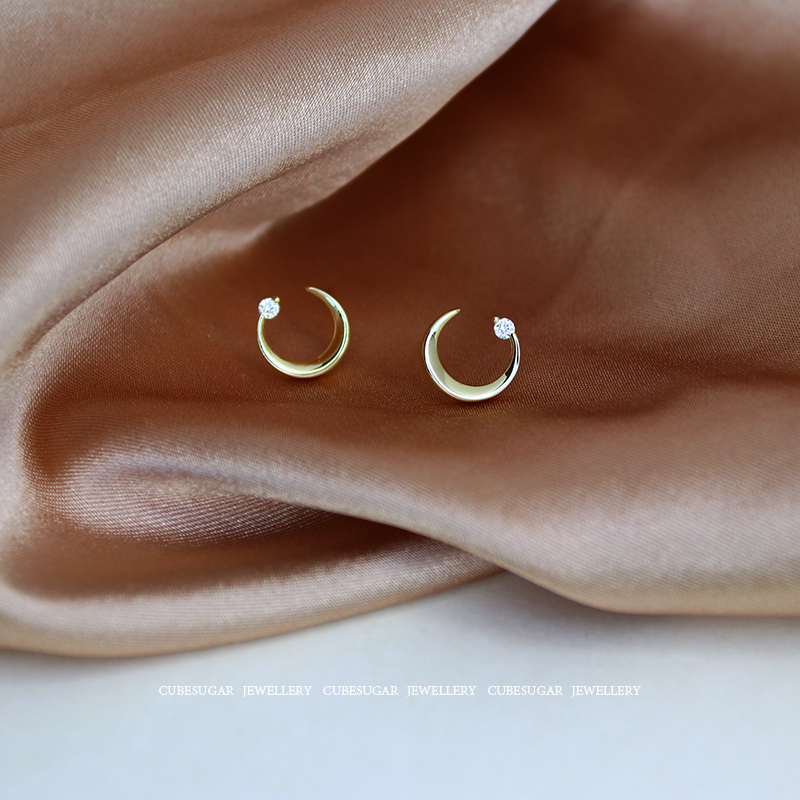 All-over 925 sterling silver moon earrings girl versatile small personality net red delicate small earlobe fit stud earrings