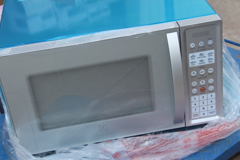 Được xuất khẩu sang lò vi sóng Electrolux dung tích lớn 28 lít của Tây Ban Nha với chức năng nướng lò vi sóng sanyo