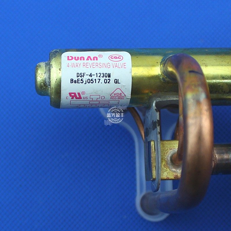 4-WAY REVERSING VALVE PART NUMBER DSF-4-1230M 4