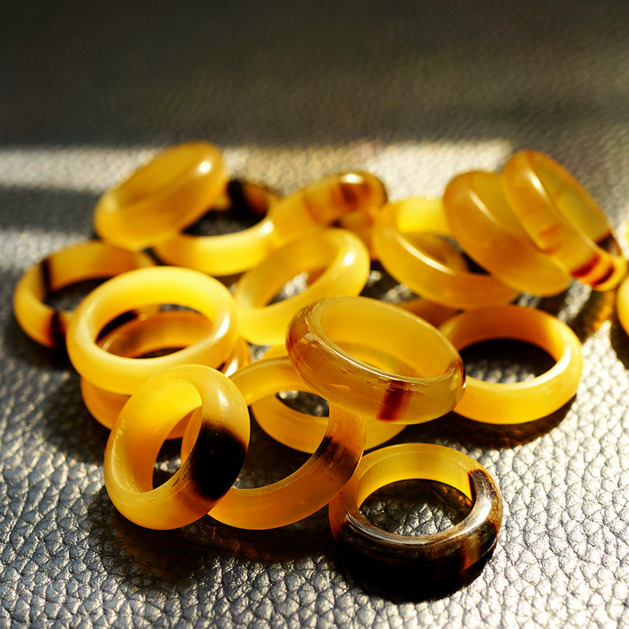 Natural yak horn small ring Men and women couple ring tail ring Tibet small fresh Wenwan horn ring running ring