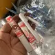 Розовый розовый и белый квадратный кофе