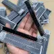 Складные линейки/акальцы смотрят на детали перед размещением заказа