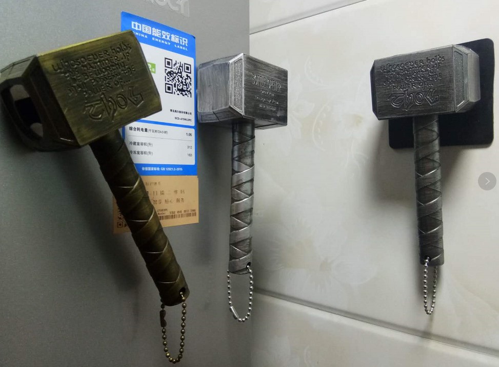 With magnetic package patent Quake bottle opener hammer bottle opener creative toy movie props 2 in 1