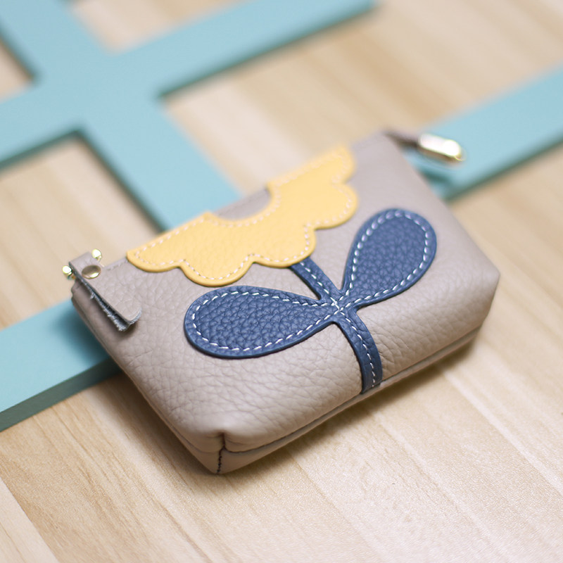 2022 new creative small flowers Zero wallet genuine leather Leather Bracelet Containing coin bag Card Pack Driving license Key Pack