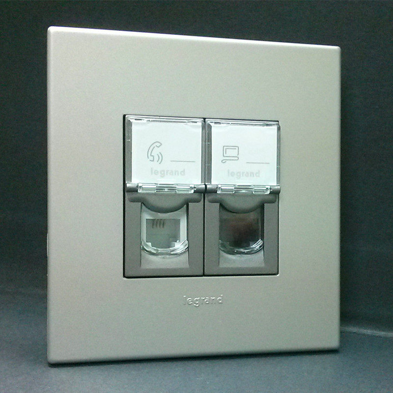 Розетка 罗格朗奥特系列 冰点银 电话+电脑插座 语音+网络插座 模块为镁色