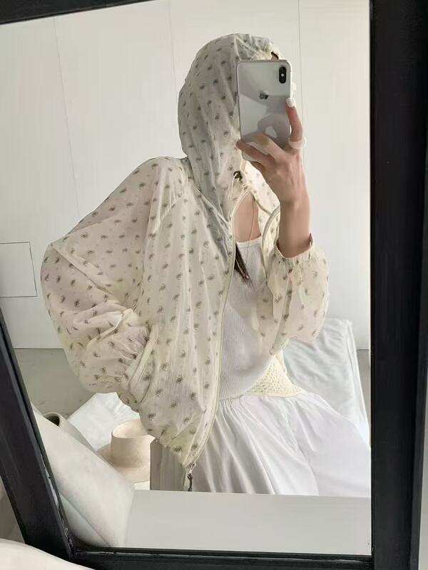Korean 2026 Summer Floral Gentle Hooded Lightweight Sun Protection Jacket for Petite Figures, Loose and Versatile Thin Coat 2314