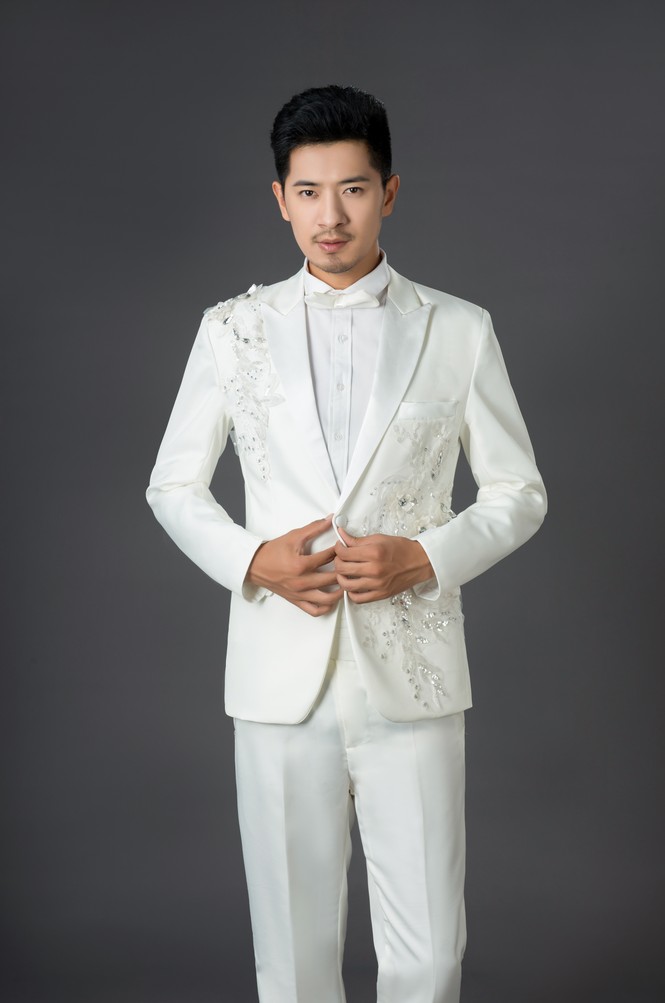Bộ đồ phù hợp với bộ trang phục sân khấu Slim trang phục nam ca sĩ nam chủ nhà hợp xướng trang phục phong cách mới quần âu
