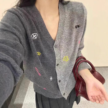 European station 2025 new autumn fashion v-neck color-blocked wool knitted cardigan embroidered design niche jacket