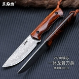 Магазин возвращается к тысяче пятилетней магазин с тремя деревянными стальными ножами Дамаска.