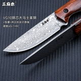 Магазин возвращается к тысяче пятилетней магазин с тремя деревянными стальными ножами Дамаска.