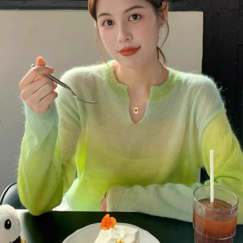 Tea-Like Temperament, Unique and Age-Reducing, Chic Top, Green Gradient V-Neck Sweater, Knitted Shirt for Women, 2025 Spring New Style