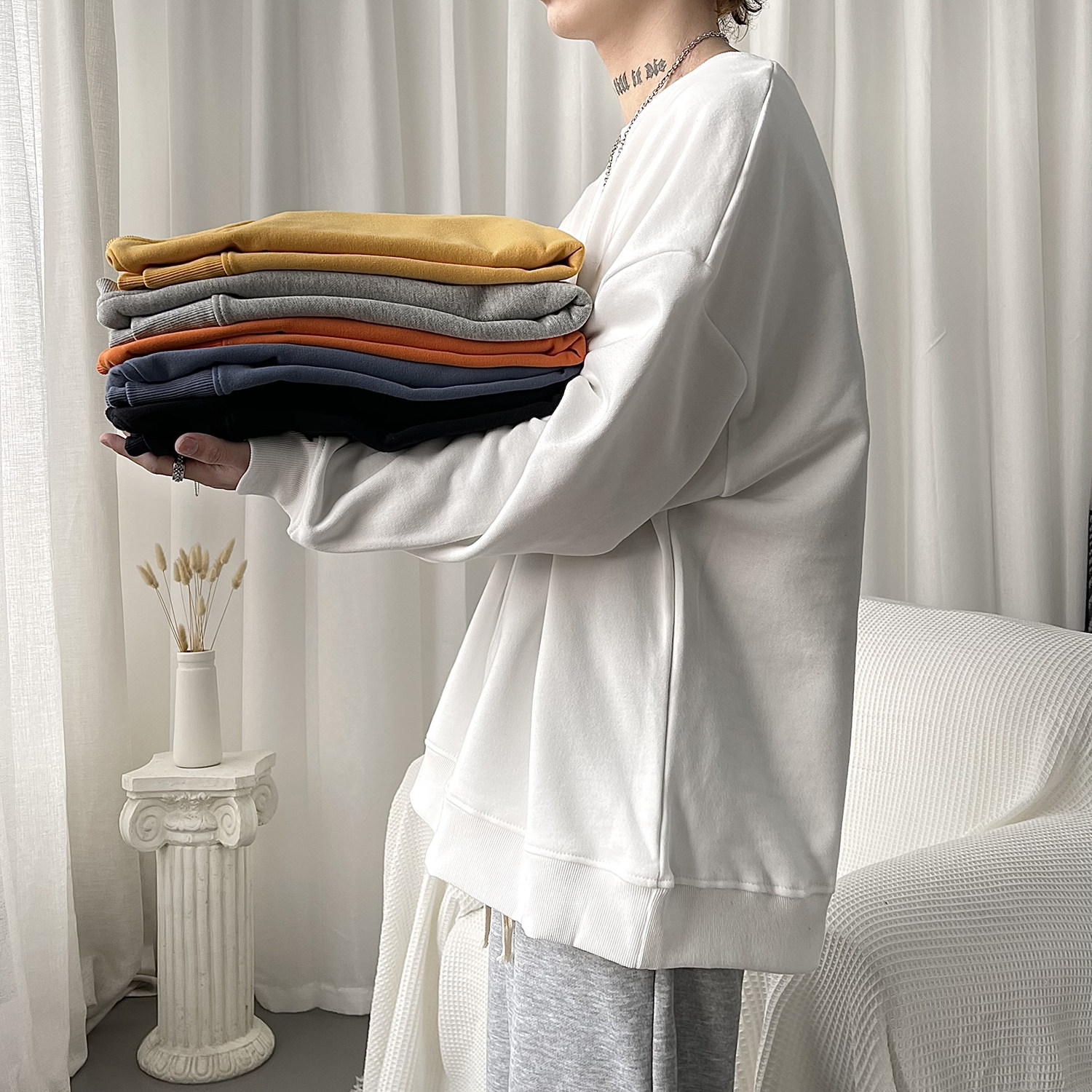 2021 Spring new 100 hitch pure color round collar lovers thick T-shirt men's spring and autumn, thin and easy harbor wind blouses