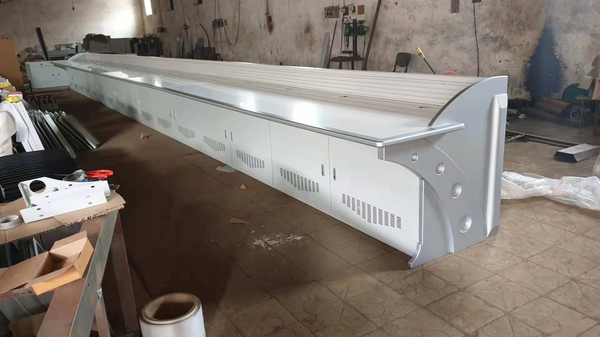 Custom Aluminum Squeeze Type Material Screen Baking Enamelling Wood Platform Monitoring Desk Operating Table With Hidden Wire Board Display Bracket