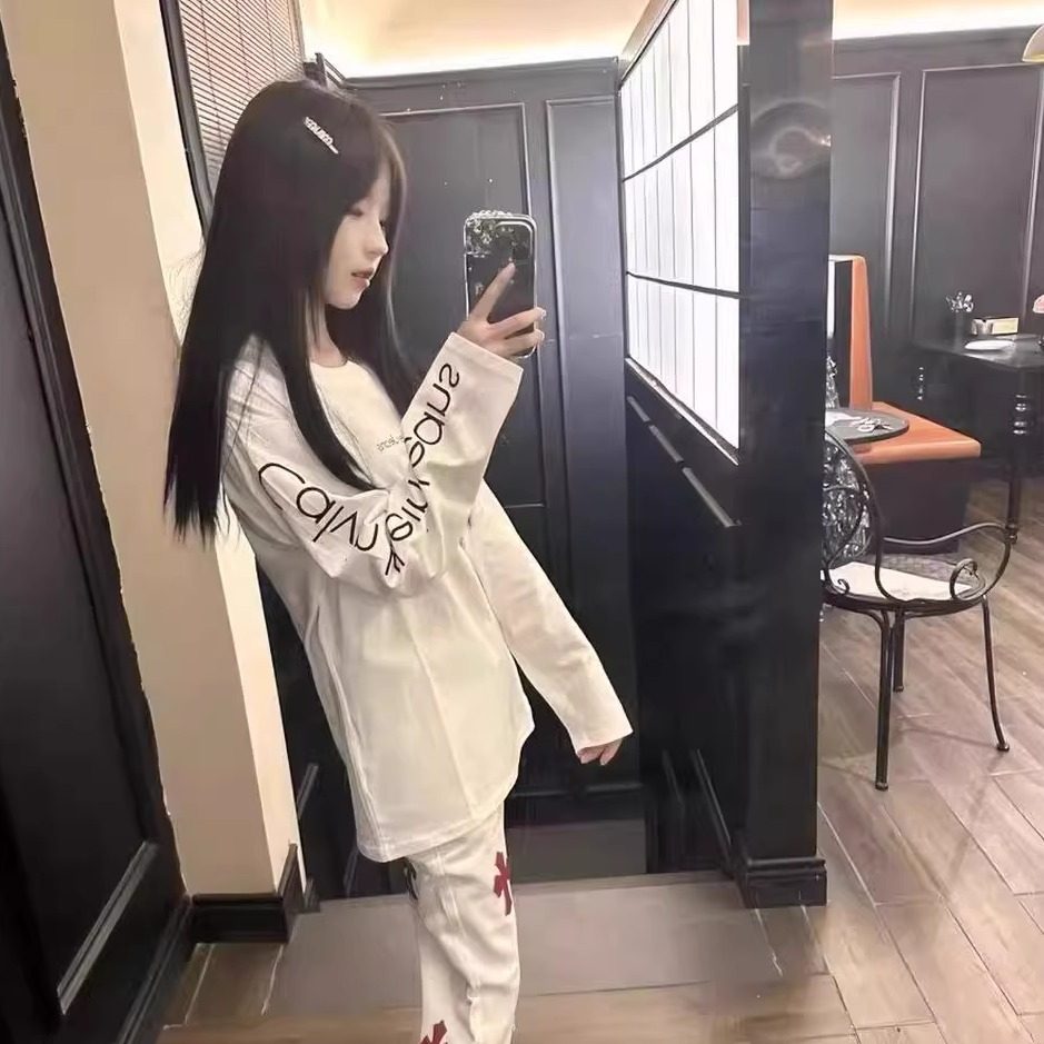 SLND アメリカンハイストリートスタイル長袖コットントップ、袖に文字入り、2026年春秋新作、ゆったりフィット、ファッショナブル、ニッチスタイル