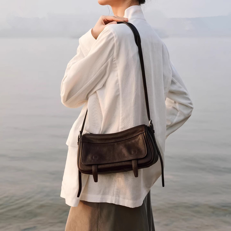 [Same Style as Xiaolu] Vegetable-Tanned Leather Messenger Camera Bag for Women, Casual Commuting Shoulder Crossbody Small Square Bag