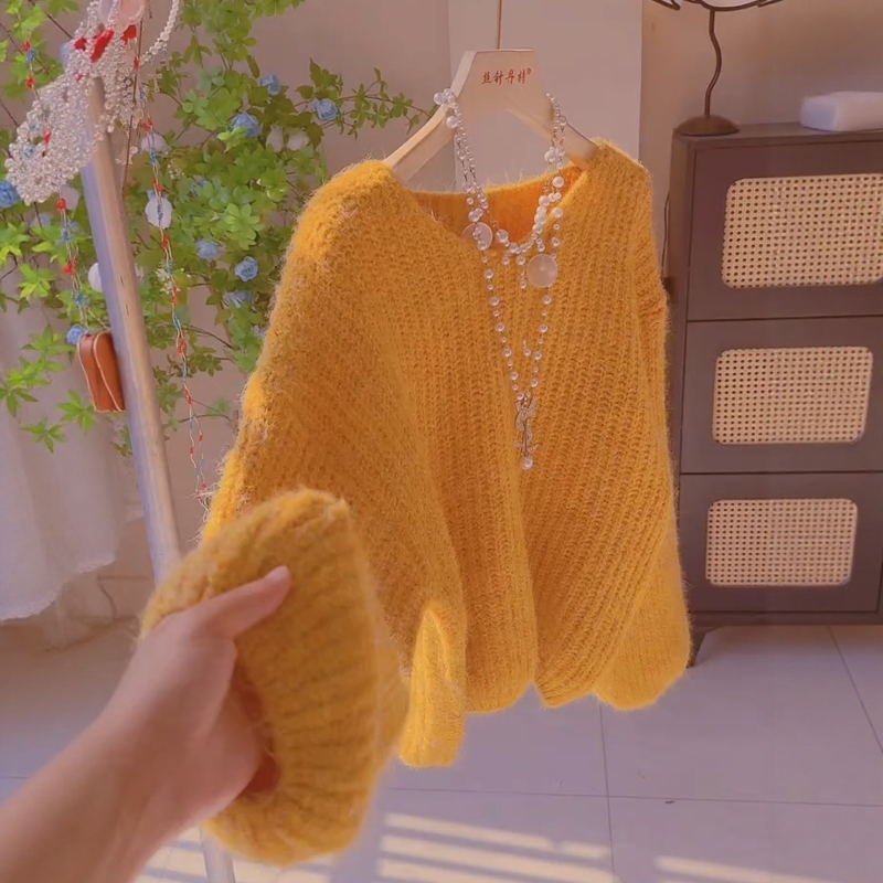 Korean Style Lazy and Soft Retro Yellow Knitted Sweater for Women, Autumn and Winter, Petite V-Neck Pullover, Thickened Top