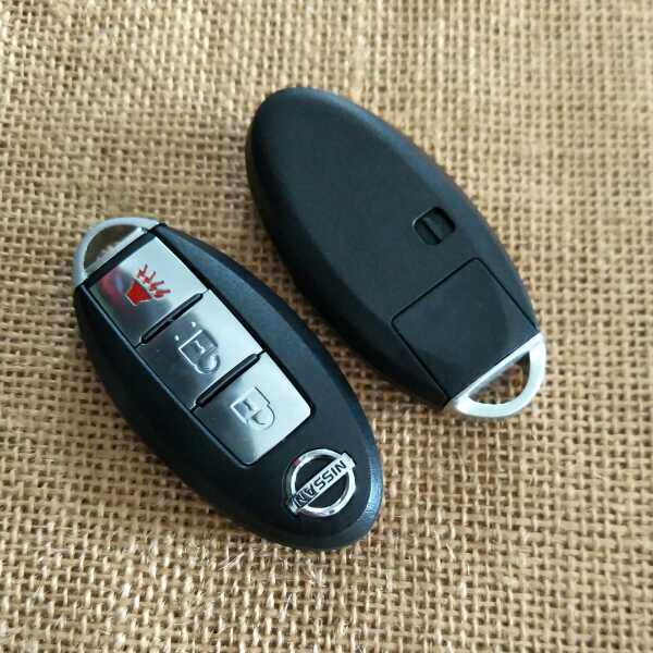 Automotive smart card shell three-key four-key band slot