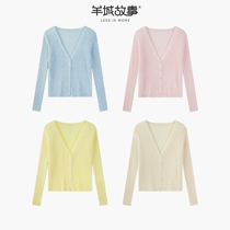 Short outfit of a small long sleeve v collar knitted shirt