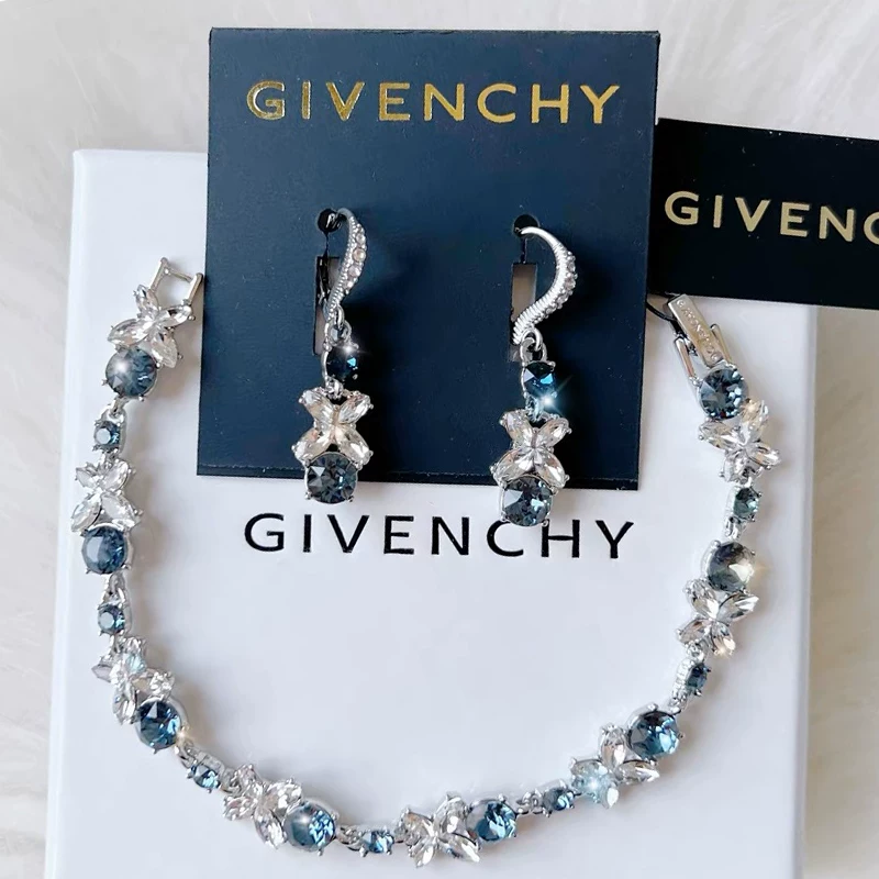 Подарочное браслет Givenchy, изысканный аксессуар, стиль light luxury, подарок на день рождения