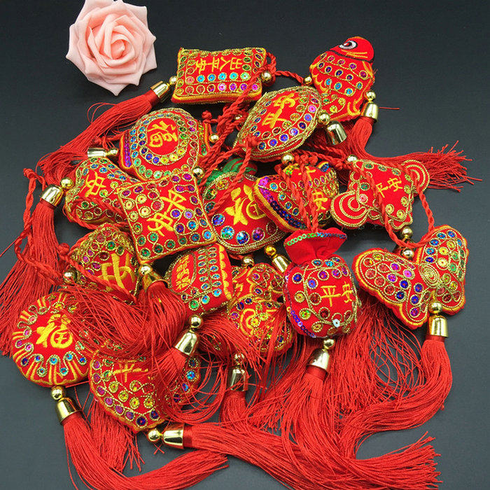 Upscale suede Chinese knot Lantern Bright Sheet Embroidered Perfume Bag Car Bag Hang Accessories Small Pendant Po Ping Safe Bag