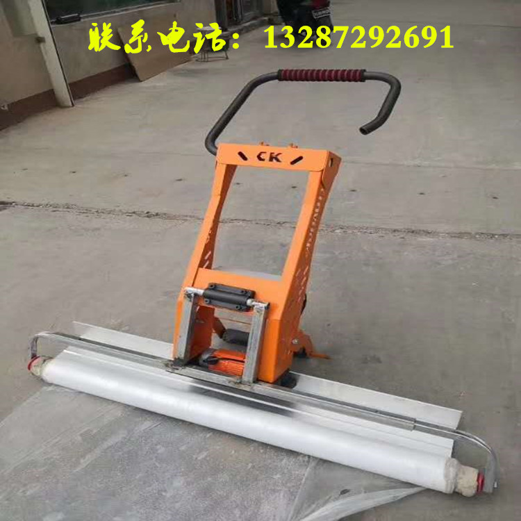 Automatic concrete vibrating and troweling laminating machine pavement maintenance anti-cracking moisturizing laminating machine cement pavement mulching machine